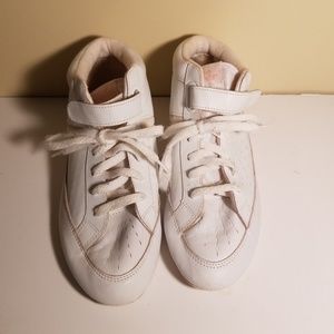 White Leather Womens size 8 Sneakers The Winner